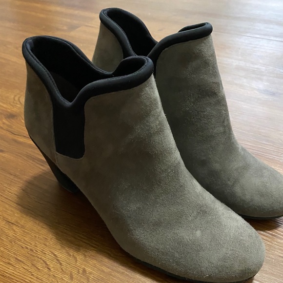 NWT Clarks Gray suede bootie - Picture 2 of 5